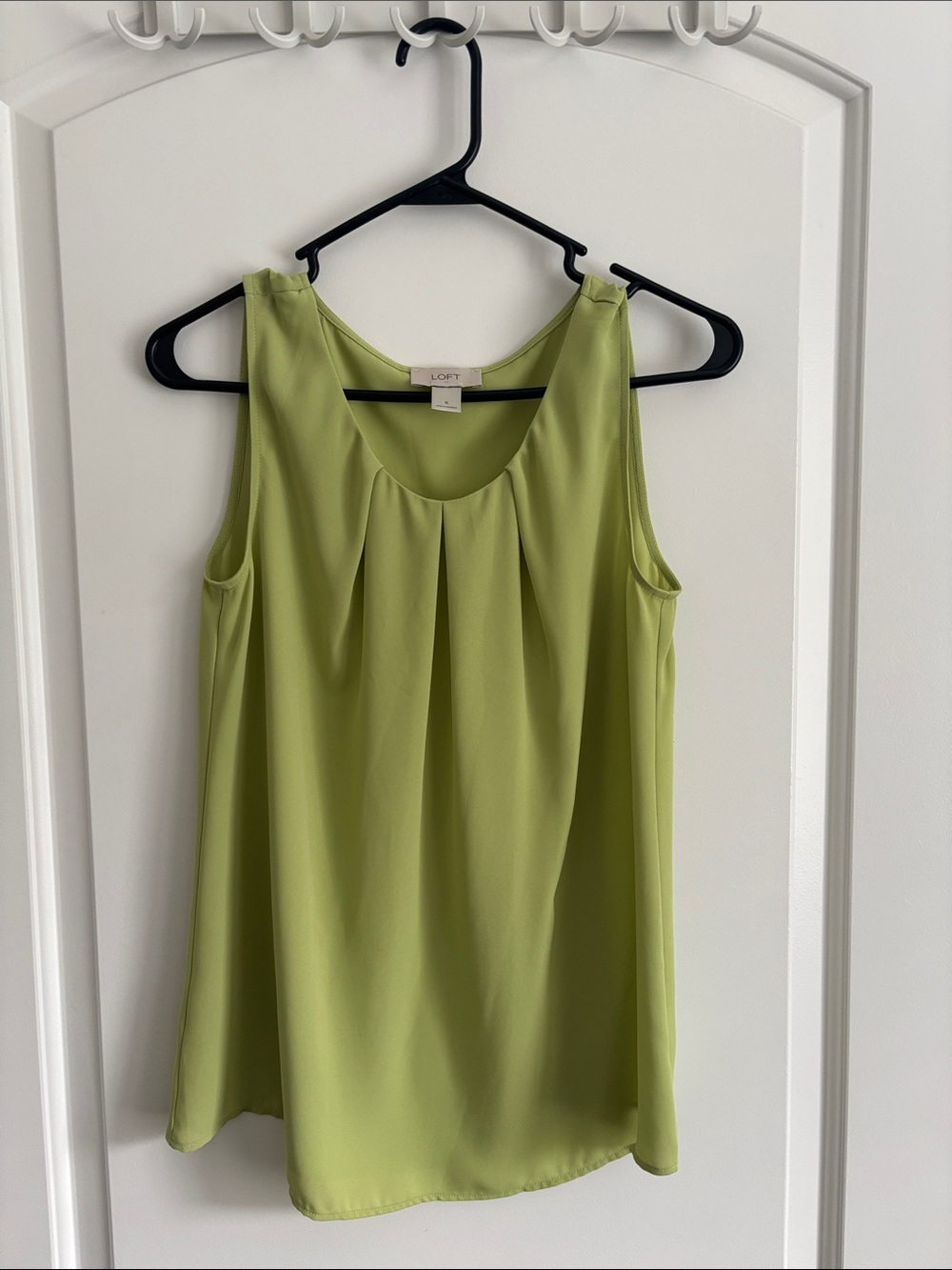 LOFT Sleeveless Pleated Front Blouse Women’s Small Light Green Career Casual Top
